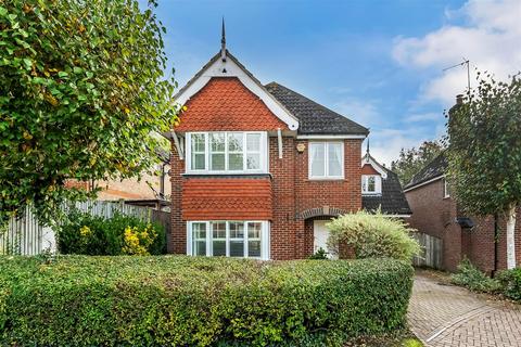 1 Langwood Close, Ashtead, KT21 1RL