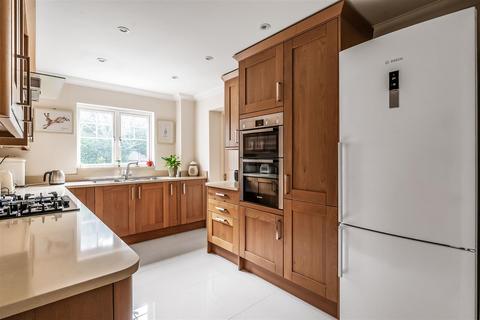 1 Langwood Close, Ashtead, KT21 1RL