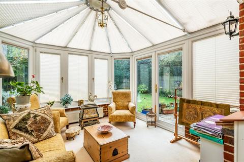 1 Langwood Close, Ashtead, KT21 1RL