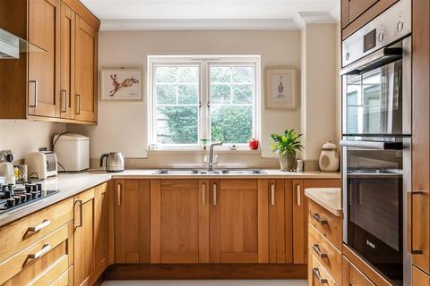 1 Langwood Close, Ashtead, KT21 1RL