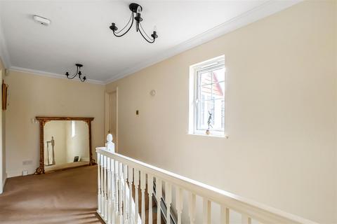 1 Langwood Close, Ashtead, KT21 1RL