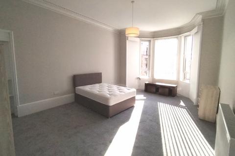 4 bedroom apartment to rent, Duke Street, Dennistoun