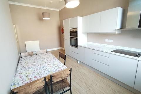 4 bedroom apartment to rent, Duke Street, Dennistoun
