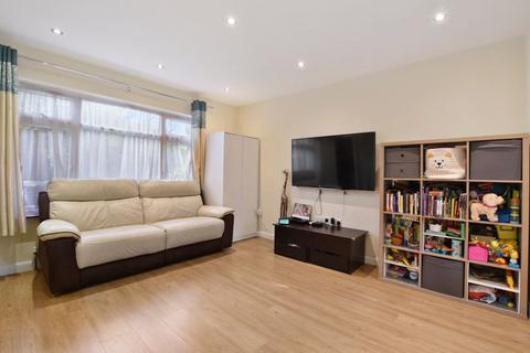 7 Allerford Court, Harrow, HA2 6AW