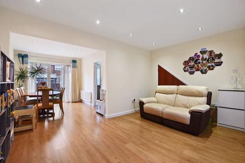 7 Allerford Court, Harrow, HA2 6AW