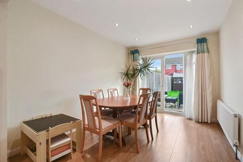 7 Allerford Court, Harrow, HA2 6AW