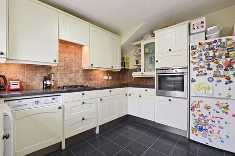 7 Allerford Court, Harrow, HA2 6AW