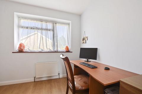 7 Allerford Court, Harrow, HA2 6AW