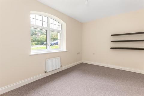 Flat 15, Malvern House, 2 Foxley Road, Kenley, CR8 5FE