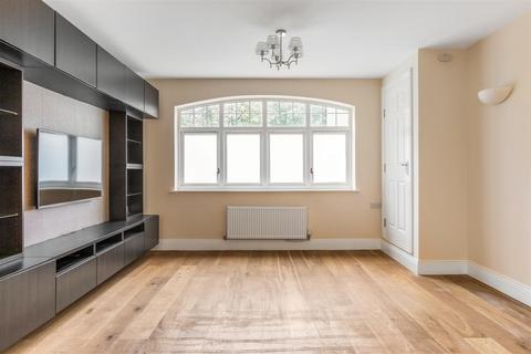 Flat 15, Malvern House, 2 Foxley Road, Kenley, CR8 5FE