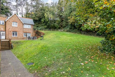 Flat 15, Malvern House, 2 Foxley Road, Kenley, CR8 5FE