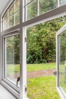 Flat 15, Malvern House, 2 Foxley Road, Kenley, CR8 5FE