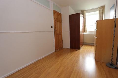 1 bedroom flat to rent, Truro Road, London