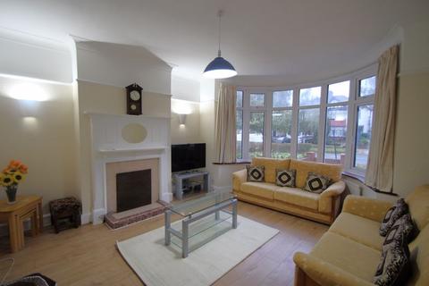 3 bedroom semi-detached house to rent, Imperial Drive, Harrow