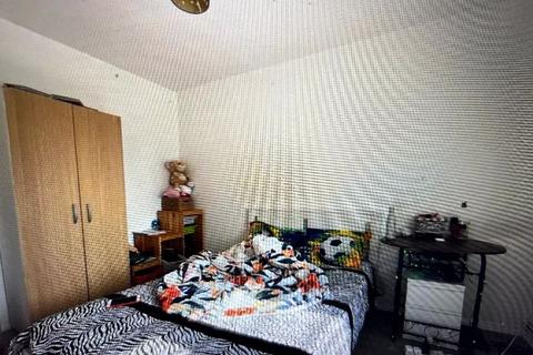 1 bedroom property to rent, Manordene Road, London SE28