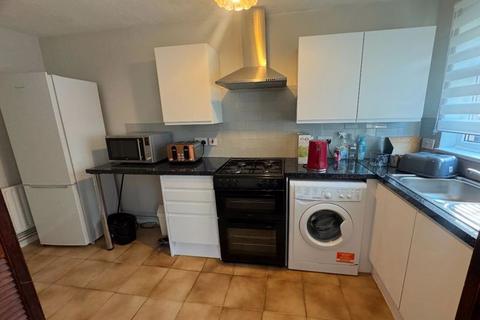 1 bedroom property to rent, Manordene Road, London SE28