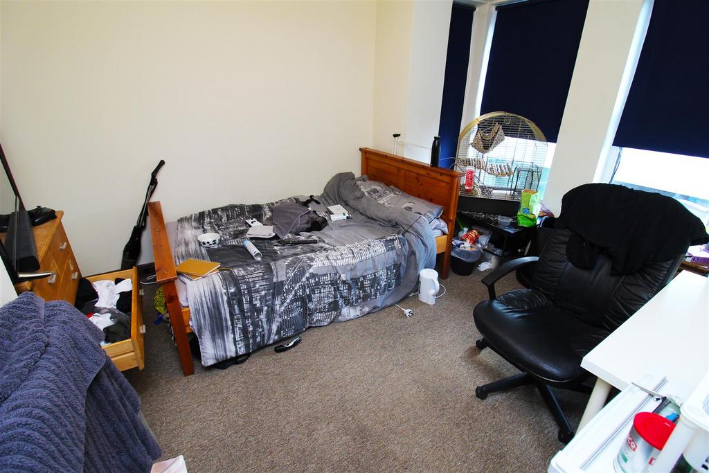 Bedroom 1.jpg