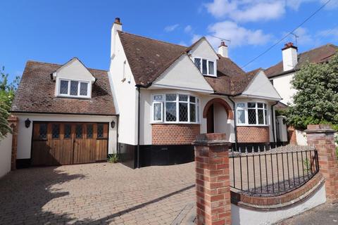 4 bedroom detached house to rent, St. Marys Road, South Benfleet