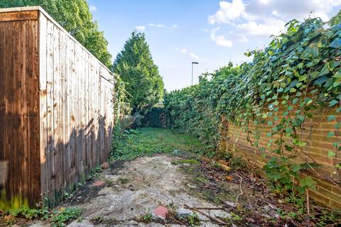 2 bedroom end of terrace house for sale, Charnwood Road, Hillingdon