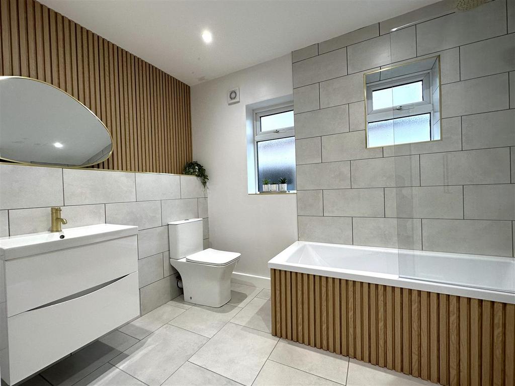 Superb Bathroom 079