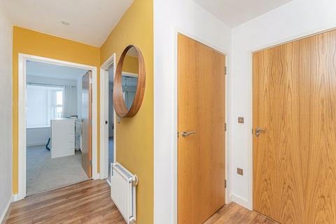 2 bedroom flat for sale, Broomfield Road, London, N13