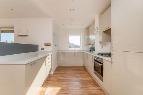 2 bedroom flat for sale, Broomfield Road, London, N13