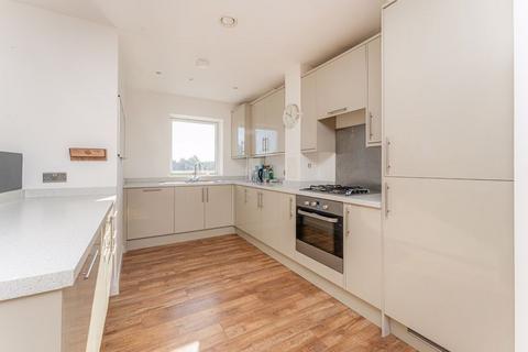 2 bedroom flat for sale, Broomfield Road, London, N13