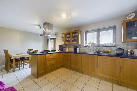 4 bedroom detached house for sale, Troon, Camborne - Individual detached home