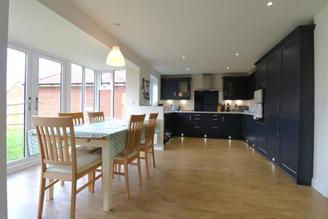 4 bedroom detached house to rent, Otter Chase, Dunmow, CM6