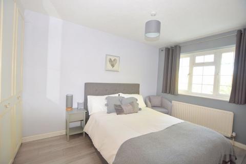 15 Carrington Square, Harrow, HA3 6TF