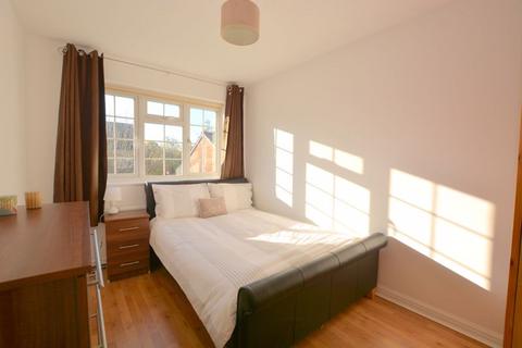 15 Carrington Square, Harrow, HA3 6TF