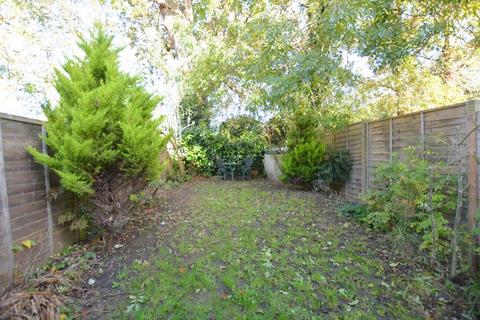 15 Carrington Square, Harrow, HA3 6TF