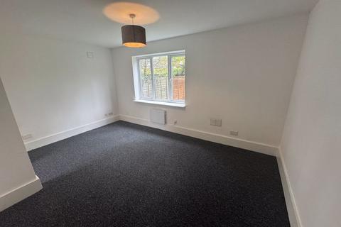 1 bedroom ground floor flat for sale, Windsor Park Road, Harlington, Hayes