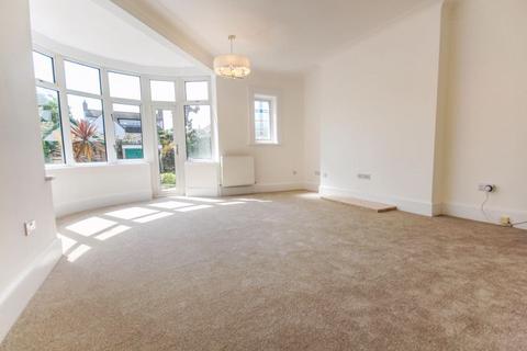 2 bedroom apartment to rent, Browning Avenue, Bournemouth BH5