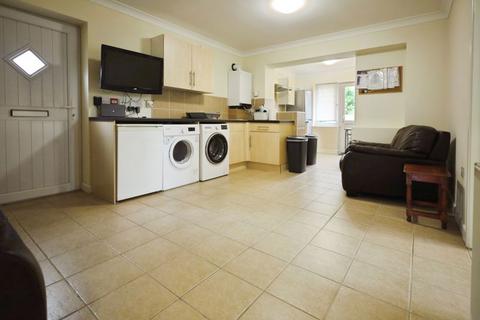 5 bedroom detached house to rent, Wycliffe Gardens, Bournemouth BH9
