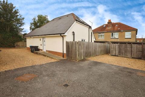 5 bedroom detached house to rent, Wycliffe Gardens, Bournemouth BH9