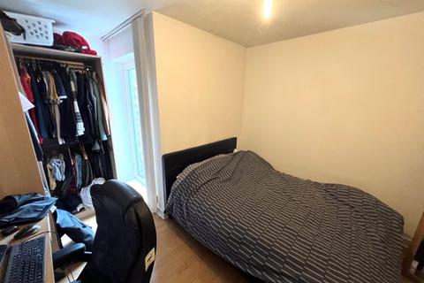 3 bedroom apartment to rent, Pilgrims Way, Salford