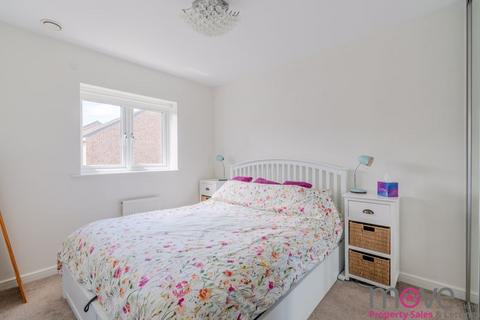 3 bedroom end of terrace house to rent, Mainsail Lane, Gloucester GL2