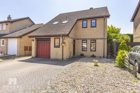 4 bedroom detached house to rent, Summerfields, Littledown, BH7