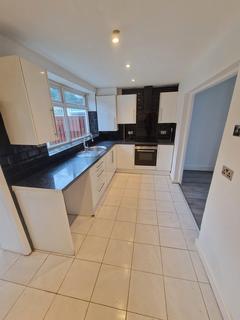 3 bedroom terraced house to rent, Stonefield Road, Liverpool L14