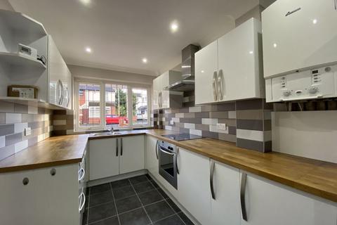 4 bedroom detached house to rent, Broad Street, Kingswinford DY6