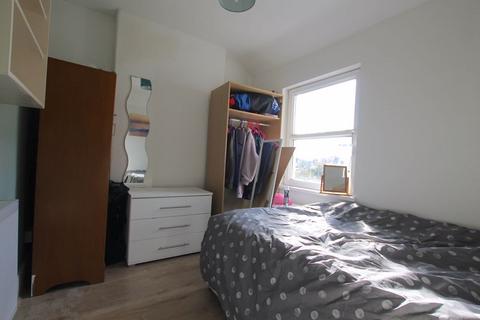 4 bedroom terraced house to rent, Harriet Street, Cardiff CF24