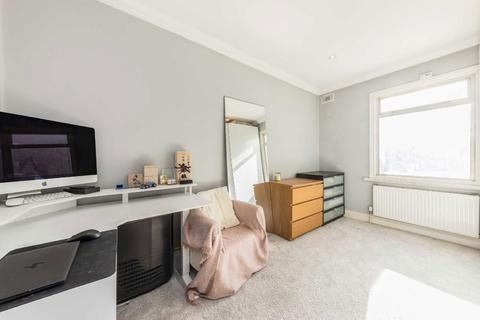 2 bedroom flat for sale, Greyhound Lane, London SW16