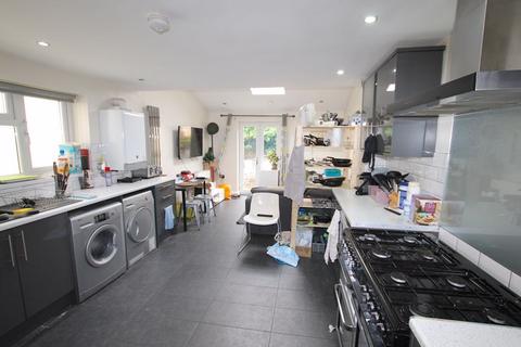 6 bedroom terraced house to rent, Coburn Street, Cardiff CF24