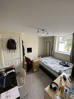 6 bedroom terraced house to rent, Coburn Street, Cardiff CF24