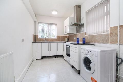 2 bedroom end of terrace house for sale, Howard Avenue, Bedford MK40