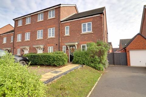 3 bedroom end of terrace house for sale, Avondale Circle, Stafford ST18