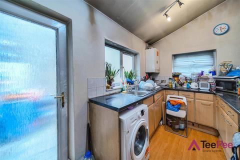 15 Farningham Road, London, N17 0PP