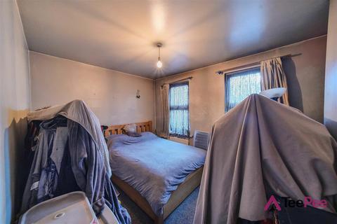 15 Farningham Road, London, N17 0PP