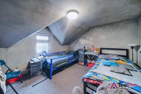 15 Farningham Road, London, N17 0PP